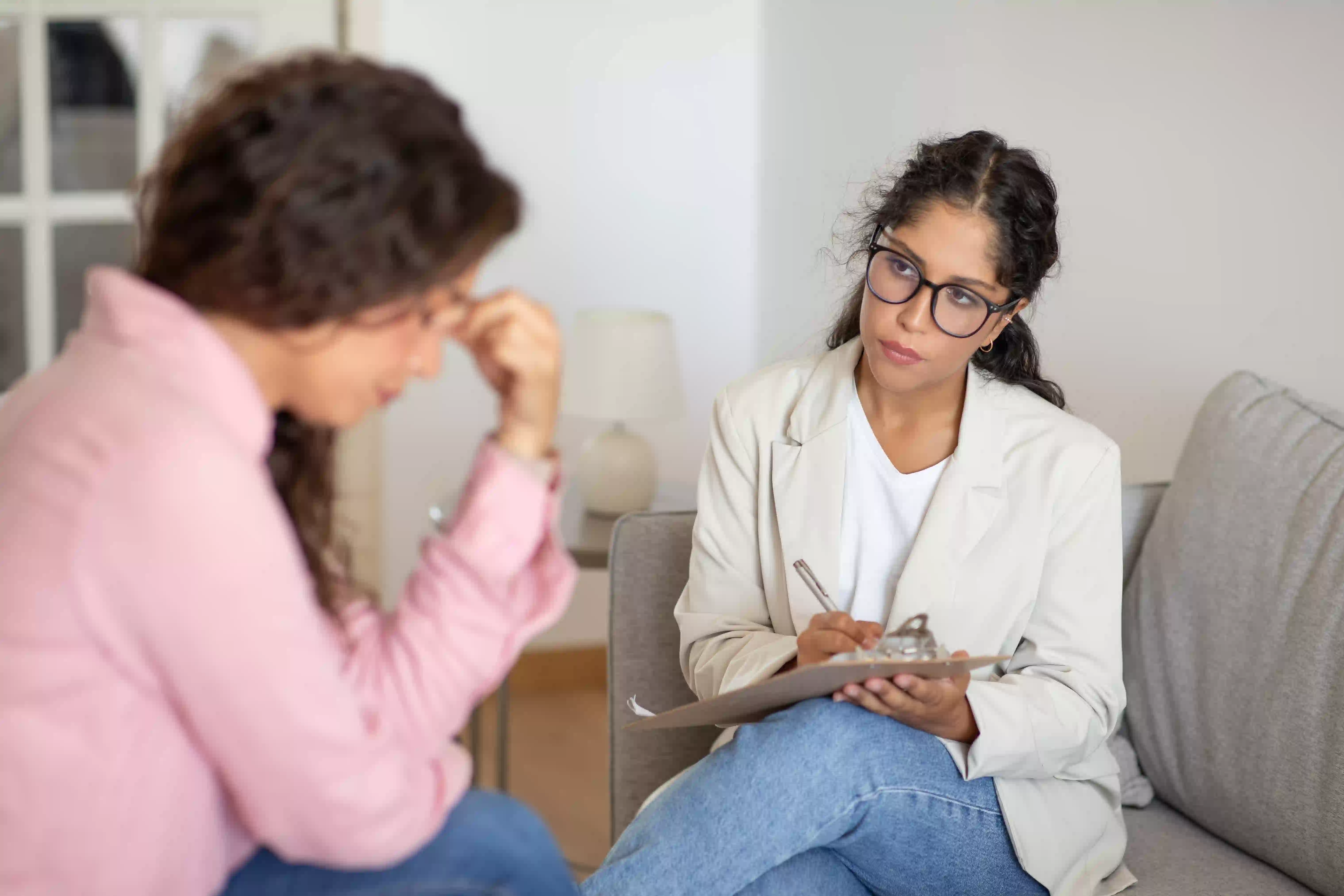 woman talking to her psychologist in a session